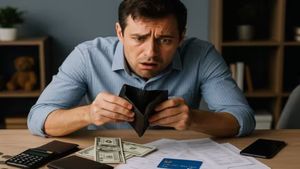 கடனை அடைக்க செலுத்திய ரூ.4 லட்சத்தை Advance EMI-யாக கணக்கிட்ட வங்கி.. ஆடிப்போன வாடிக்கையாளர்..!!