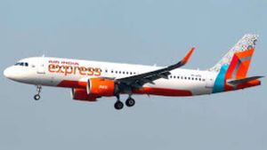 புறப்பட்ட 16 நிமிடங்களிலேயே தரையிறக்கப்பட்ட ஏர் இந்தியா எக்ஸ்பிரஸ் விமானம்.. பயணிகள் பீதி.. நடந்தது என்ன ?