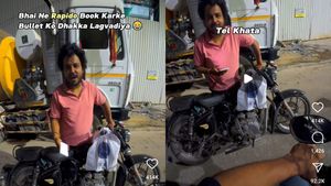 பெட்ரோல் இல்லாமல் நின்ற பைக்!! சாமர்த்தியமாக யோசித்த பைக் ஓனர்! அப்புறம் நடந்தது தான் டிவிஸ்ட்..