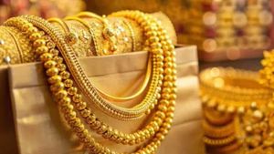 மீண்டும் மீண்டுமா.. தங்கம் விலை தொடர் உயர்வு: ஜூலை 3 அன்று புதிய உச்சம்! நகை பிரியர்கள் கலக்கம்!