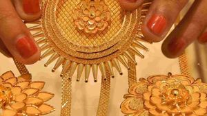 தங்கம் வாங்குவோருக்கு அடித்த ஜாக்பாட்.. சரிவில் தங்கம், வெள்ளி.. சீக்கிரம் கடைக்கு போங்க மக்களே!