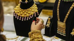 தங்கம் வாங்குவோருக்கு இன்னைக்கு அதிர்ஷ்டம்.. மீண்டும் குறைந்த தங்கம்..!!