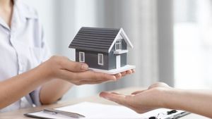 நடுத்தர வர்க்கத்தினர் இனி வீடு வாங்குவது அவ்வளவு எளிதல்ல.. இத்தனை சிக்கல்கள் இருக்கா..?