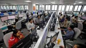 ரெஸ்யூம் ரெடி பண்ணுங்க இளைஞர்களே!! முன்னணி ஐடி நிறுவனங்கள்ல 60,000 வேலைவாய்ப்புகள்!!