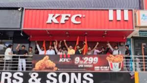 அசைவம் விற்க கூடாது என போராட்டம்.. மூடப்பட்ட KFC கடை.. இந்தியாவில் KFCக்கு ஏற்பட்ட புது சிக்கல்..