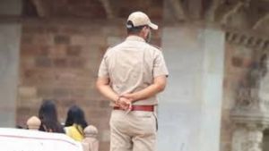 வேலைக்கே செல்லாமல் 12 ஆண்டுகள் சம்பளம் வாங்கிய போலீஸ்!!