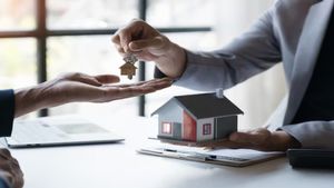 இதை நம்பி யாரும் வீடு வாங்காதீங்க.. உண்மையை உடைக்கும் பொருளாதார நிபுணர் ஆனந்த் ஸ்ரீனிவாசன்..!!