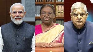 பிரதமர் மோடி, குடியரசு தலைவர் திரௌபதி முர்மு மாத சம்பளம் எவ்வளவு தெரியுமா? ஏகப்பட்ட சலுகைகள் அடக்கம்