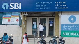 SBI-இல் குறைந்தபட்ச இருப்புத் தொகை அவசியமா? தவறினால் எவ்வளவு அபராதம்? இந்த ரூல்ஸ் பற்றி தெரியுமா? 