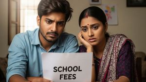 LKG FEES கட்டவே EMI !! அடுத்தடுத்த வகுப்புக்கு என்ன செய்யுறது? – உண்மையை உடைத்த நிறுவனர்..  