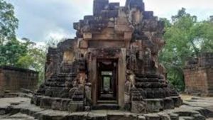 தாய்லாந்து –கம்போடியா போருக்கு மத்தியில் சிக்கிய 2 இந்து கோயில்..!!