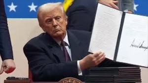 இனி டாலருக்கு பதிலா கிரிப்டோ.. டிரம்ப் கொண்டு வந்த புதிய சட்டம்.. கிரிப்டோ முதலீட்டாளர்கள் கொண்டாட்டம்..