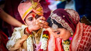 இது ரொம்ப டூ மச்.. மணமக்களே இல்லாமல் திருமண விழா.. இதுதான் இப்போ ட்ரெண்டாம்..!!