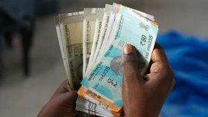 மத்திய அரசு ஊழியர்களுக்கு குட் நியூஸ்.. விரைவில் சம்பள உயர்வு.!!