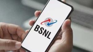 வெறும் ரூ.1-க்கு 30 நாட்கள் அன்லிமிடெட் சேவை! BSNL-ன் அதிரடி 'ஃப்ரீடம் ஆஃபர்'.!!