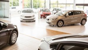 கார் வாங்குற பிளான் இருக்கா? இந்த விஷயம் தெரிஞ்சா நீங்க ரூ.1 லட்சம் வரை சேமிக்கலாம்!!