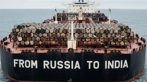 ரஷ்ய கச்சா எண்ணெய் வாங்குவது யார்..? டிரம்ப்-ன் 25% கூடுதல் வரிக்கு இவங்க தான் காரணம்..?