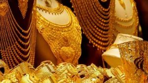 தங்கம் விலை மீண்டும் குறைந்தது.. நகை வாங்க காத்திருந்தவர்களுக்கு இரட்டிப்பு மகிழ்ச்சி!