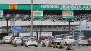 ரூ.3000 செலுத்தி நாடு முழுவதும் சுற்றலாம்!! வரும் 15ஆம் தேதி முதல் சுங்க கட்டணத்தில் புதிய மாற்றம்!!