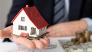 டிரம்பின் வரியால் இந்தியாவுக்கு வந்த அடுத்த சிக்கல்.. வீடுகள் விற்பனையும் முடங்கப்போகுது..!!