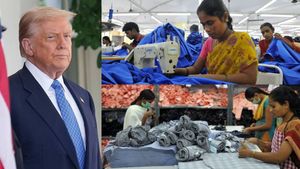 டிரம்பின் 50% வரி விதிப்பு : கர்நாடகாவில் ஆயிரக்கணக்கான தொழிலாளர்கள் வேலையிழக்கும் அபாயம்!!