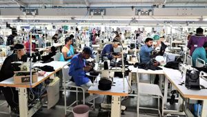 திருப்பூர் பின்னலாடைத் துறைக்கு ஆபத்து.. 1.5 லட்சம் வேலைகளுக்கு ஆப்பு.. அமெரிக்கா படுத்தும் பாடு.!!