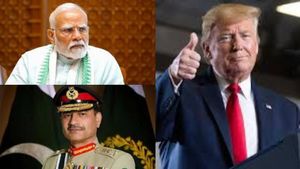 இந்தியாவுடன் மோதல்.. பாகிஸ்தானுடன் நெருக்கம்.. என்ன சொல்ல வருகிறார் அமெரிக்க அதிபர் டிரம்ப்!!