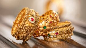 வரலாறு காணாத உச்சத்தில் தங்கம்.. இனி ஒரு சவரன் நகை ரூ.90,000..! அதிர்ச்சியில் மக்கள்!!