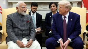 மோடியைச் சந்திக்கும் முன் முதுகில் குத்திய TRUMP..! இந்தியாவுக்கு 100% வரி போடுங்க..! 