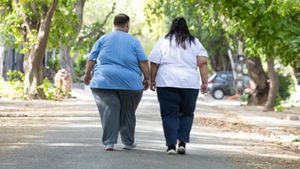 உடல் எடை குறைத்தால் ரூ.2.5 லட்சம் போனஸ் தரும் பாஸ்!! போட்டி போட்டு கொண்டு எடை குறைக்கும் ஊழியர்கள்!