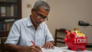 வெறும் ரூ.4,200 சம்பளத்தில் ரூ.1 கோடி சொத்து சேர்த்த பெங்களூர்காரர்!! எப்படி இது சாத்தியமானது?