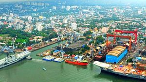 ரூ.30,000 கோடி முதலீடு,55,000 வேலைவாய்ப்புகள்.. தமிழ்நாட்டிற்கு வரும் 2 புதிய கப்பல் கட்டும் தளங்கள்