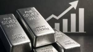 நடப்பாண்டில் தங்கத்தை விட அதிக லாபம் தந்த வெள்ளி!! முதலீட்டாளர்கள் என்ன செய்ய வேண்டும்?