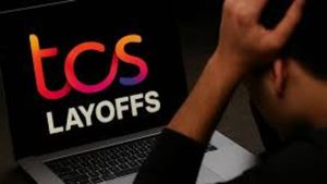 டிசிஎஸ் பணிநீக்கம்: நரகமான வாழ்க்கை..ஊழியர்கள் குமுறல்.. ரத்தன் டாடா இருந்தா இது நடந்திருக்குமா?