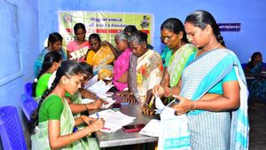 மகளிர் உரிமைத்தொகை!! வந்தது அப்டேட்!! இந்த வெப்சைட்டுக்கு போனா எல்லாமே தெரிஞ்சிடும்..