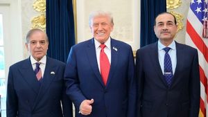 டிரம்பின் இரட்டை வேடம்!! இந்தியாவை நட்பு நாடு என கூறிவிட்டு மறுபுறம் பாகிஸ்தான் பிரதமருடன் சந்திப்பு!!