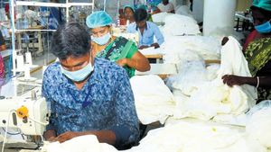  டிரம்ப்-ஆல் தமிழ்நாட்டிற்கு ரூ.34,642 கோடி இழப்பு.. அதுவும் Readymade ஆடை துறையில் ரூ.14,280 கோடி.!