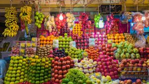 சத்தமில்லாமல் நம் பாக்கெட்டை பதம் பார்க்கும் பழங்களின் விலை!! வாழைப்பழம், ஆப்பிள் விலை கிடுகிடு உயர்வு!!