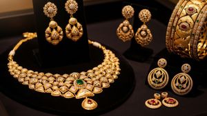 ஒரே நாளில் தலைகீழாக மாறிய தங்கம் விலை.. விஜயதசமி ஜாக்பாட்.. சவரனுக்கு ரூ.560 அதிரடி சரிவு!