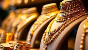 தங்கத்தில் முதலீடு செய்ய இருக்கீங்களா..? நகைகளாக வாங்காமல் பாதுகாப்பாக முதலீடு செய்வது எப்படி..?