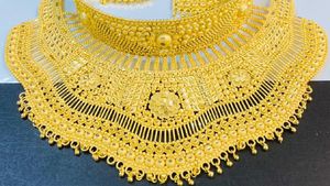 நாள்தோறும் புதிய உச்சம் தொடும் தங்கம்! மக்களை நகை வாங்க வைக்க விற்பனையாளர்கள் புதிய திட்டம்!!