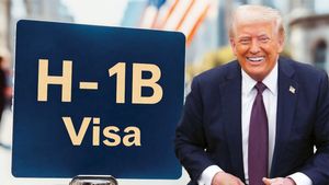 புதிய விதி மாற்றம்.. NRI-கள் வேலை இழக்கும் அபாயம்..!! இந்தியர்களை டார்கெட் செய்யும் அமெரிக்க அரசு..? 