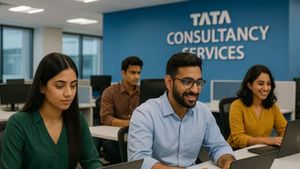 H-1B விசா: டிசிஎஸ் எடுத்த முடிவால் ஐடி ஊழியர்கள் ஷாக்.. ஆனா ஒரு குறுக்கு வழி இருக்கே..!!