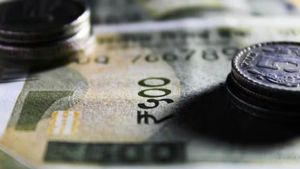 8-வது ஊதியக் குழுவில் உங்கள் சம்பளம் எவ்வளவு உயரும்..? வருமான வரி எவ்வளவு பிடித்தம் செய்யப்படும்..?