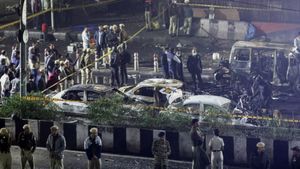 டெல்லி கார்வெடிப்பு: போன் வந்ததால் உயிர் தப்பிய ஓட்டுநர், ரத்தம் சிந்த சிந்த ஆட்டோ ஓட்டி சென்ற நபர்