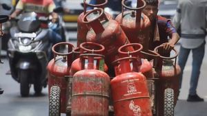 வணிகப் பயன்பாட்டுக்கான சிலிண்டர் விலையில் அதிரடி மாற்றம்.. வீட்டு உபயோக சிலிண்டர் விலை எவ்வளவு..?