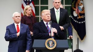 6 வாரங்களாக முடங்கி கிடக்கும் அரசாங்கம்.. அடம்பிடிக்கும் அதிபர் ட்ரம்ப்.. தத்தளிக்கும் அமெரிக்கா..!!