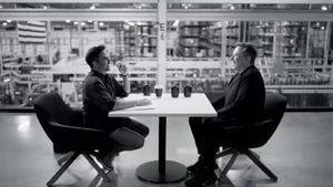 எலான் மஸ்க்-ஐ இண்டர்வியூவ் எடுக்கும் முதல் இந்தியர்.. டிவிட்டர் வீடியோவால் பரபரப்பு..!!