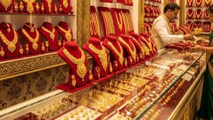 திடீரென விலை குறைந்த தங்கம்..! இன்னைக்கு விட்டா சான்ஸ் கிடைக்காது.. உடனே கடைக்கு போங்க!!