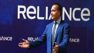 பங்குதாரர்களுக்கு துரோகம்.? அனில் அம்பானியின் ரிலையன்ஸ் குழுமம் மீது ரூ.41,900 கோடி மோசடி புகார்.!